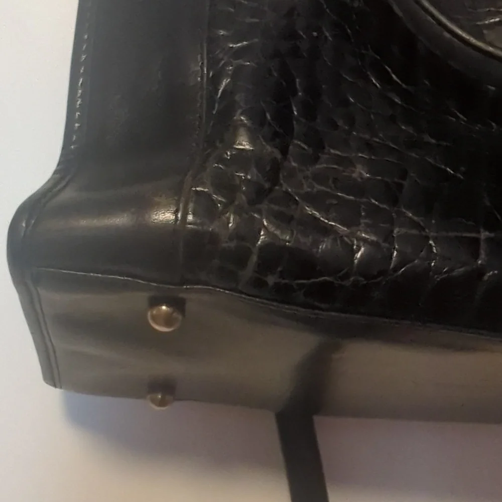 Vintage Brahmin Black Leather Crocodile-Embossed Handbag With Strap - Picture 9 of 11